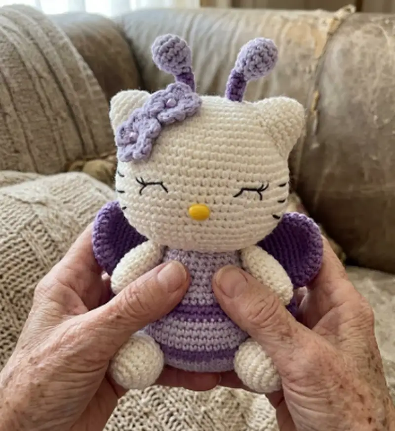 Complimentary Intermediate crochet pattern: Spring Kitty Amigurumi Pattern - Simple to follow guide