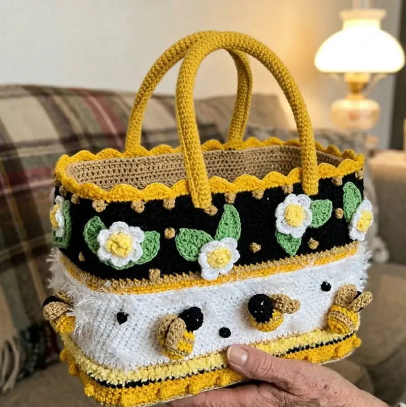 Quality crochet pattern: Bee-utiful Pimp Your Bag Pattern - Intermediate level guide with complete instructions