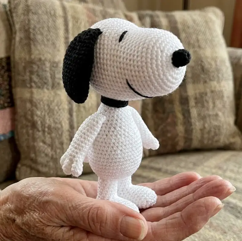 Complimentary Intermediate crochet pattern: Snoopy & Woodstock Amigurumi Pattern - Simple to follow guide