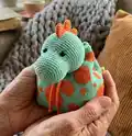 Dino Backpack Amigurumi Pattern step 4 - final assembly and finishing