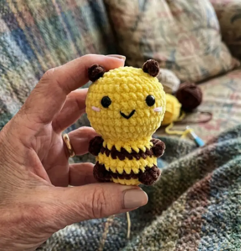Complimentary Beginner Friendly crochet pattern: Bee No Sew Amigurumi Pattern - Simple to follow guide