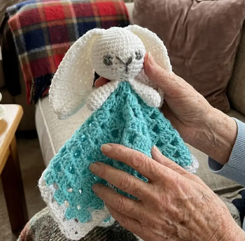 Complimentary Intermediate crochet pattern: Cute Bunny Comforter Amigurumi Pattern - Simple to follow guide