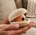 Cleo the Clam Amigurumi Pattern step 3 - details and accessories