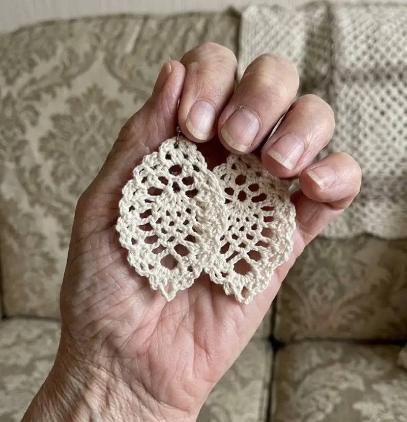 Complimentary Intermediate crochet pattern: 25 Earrings to Crochet Pattern - Simple to follow guide
