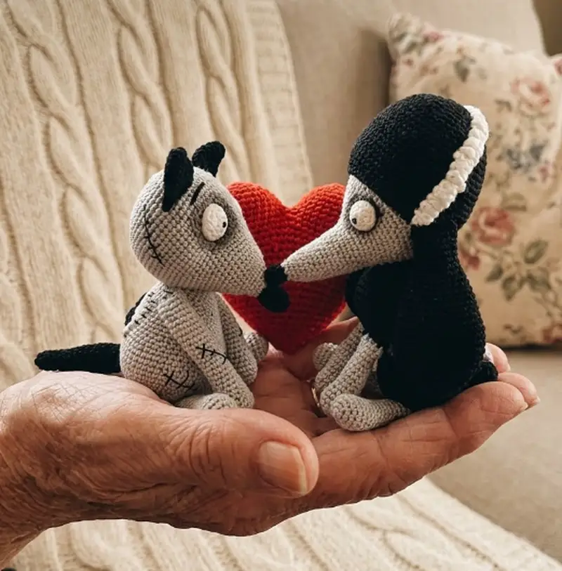 Quality crochet pattern: Sparky and Persephone Amigurumi Pattern - Intermediate level guide with complete instructions