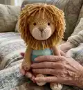 Alan the Lion Amigurumi Pattern step 4 - final assembly and finishing