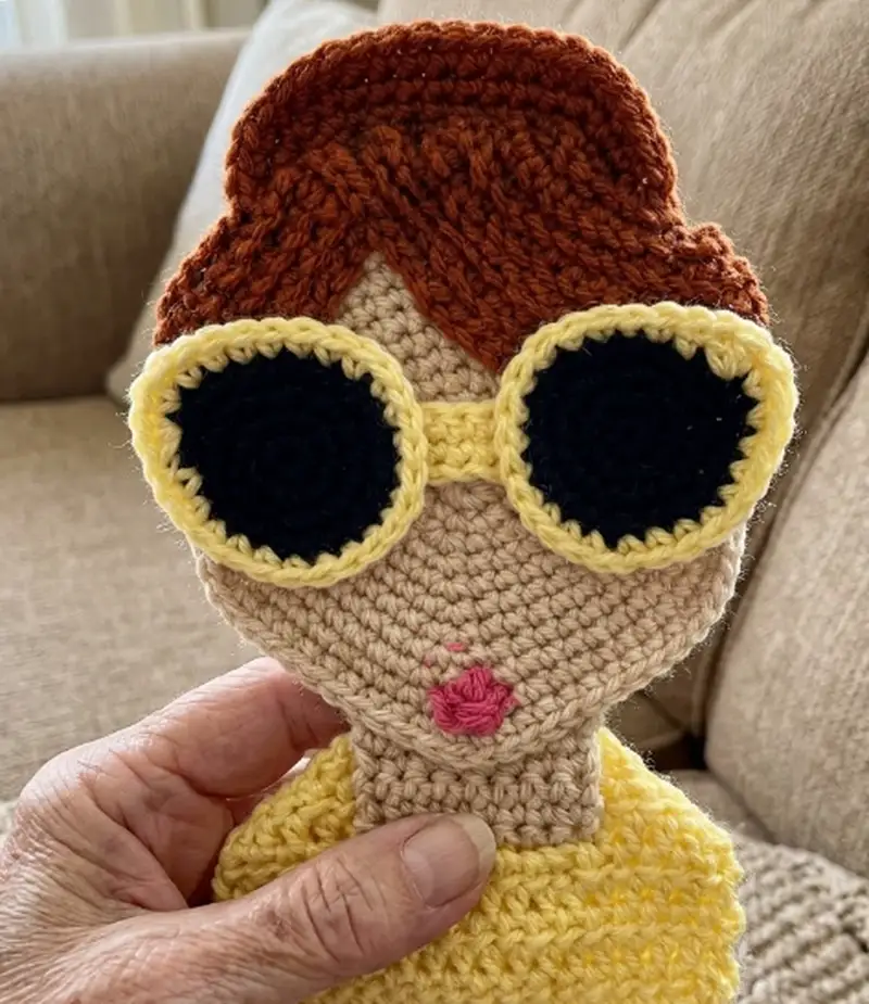 Quality crochet pattern: Crochet Girl Portrait Pattern - Beginner Friendly level guide with complete instructions