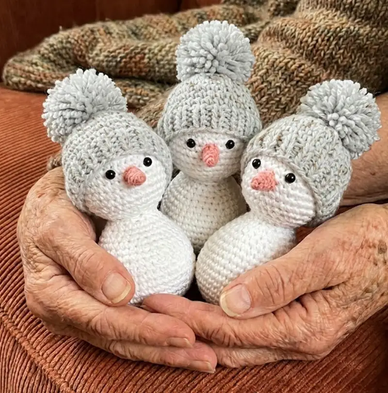 Complimentary Intermediate crochet pattern: Snowman Friends Amigurumi Pattern - Simple to follow guide