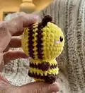 Bee No Sew Amigurumi Pattern step 3 - details and accessories
