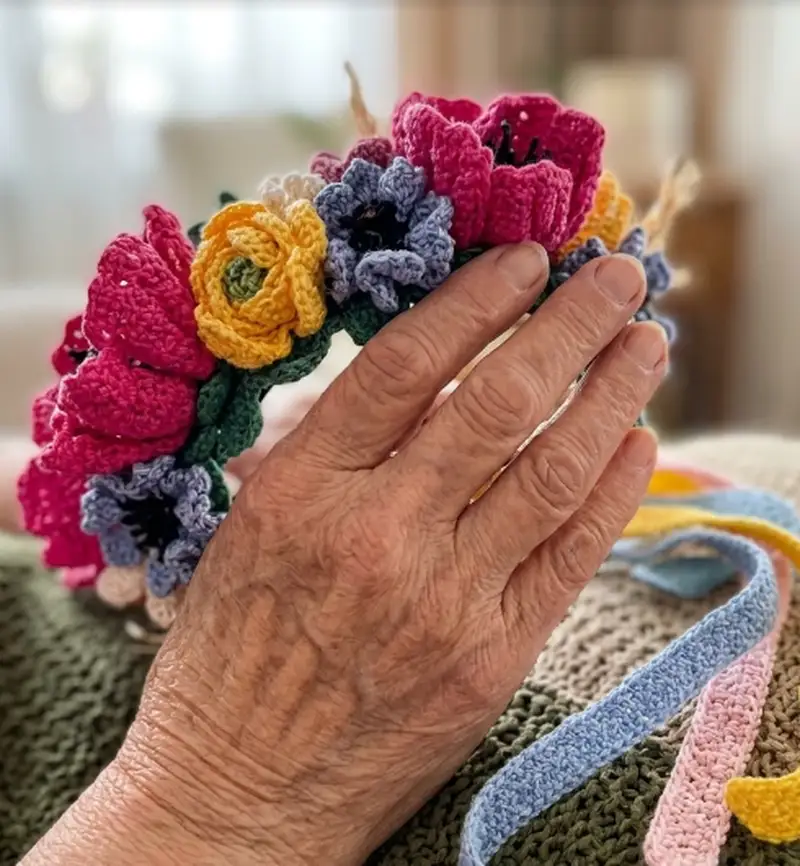Complimentary Intermediate crochet pattern: Floral Headband Pattern - Simple to follow guide