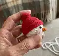 Crochet Snowman Ornaments Amigurumi Pattern step 2 - assembly progress