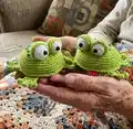 Little frog Amigurumi Pattern step 4 - final assembly and finishing