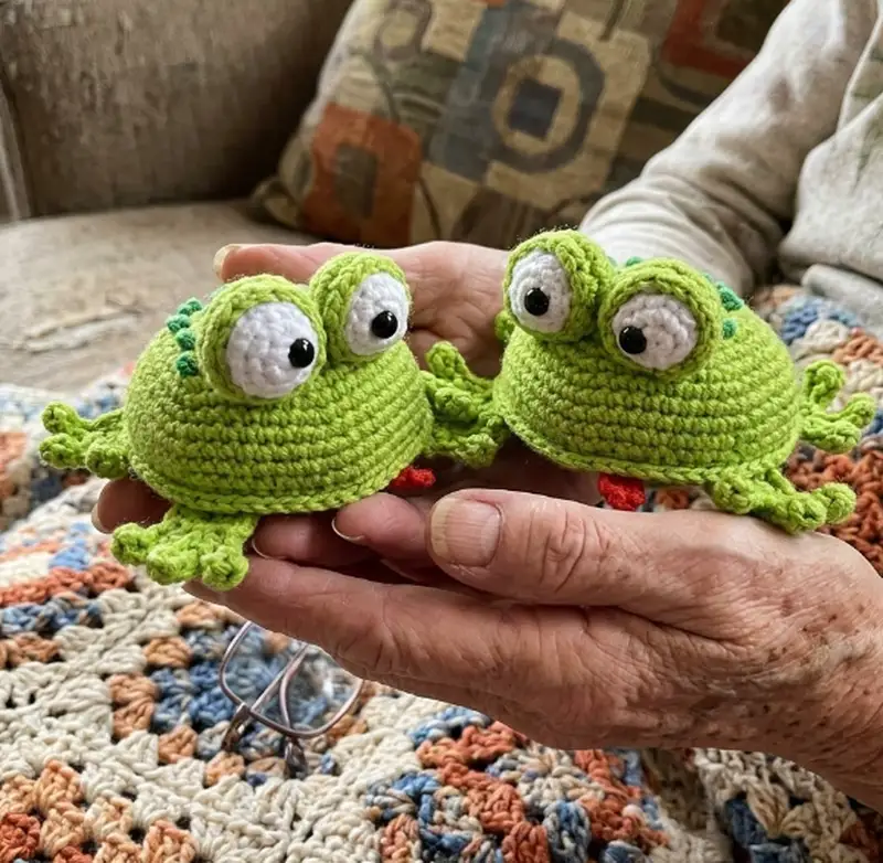 Complimentary Intermediate crochet pattern: Little frog Amigurumi Pattern - Simple to follow guide