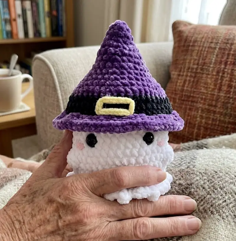 Quality crochet pattern: No Sew Ghosts Wearing Hats Amigurumi Pattern - Intermediate level guide with complete instructions