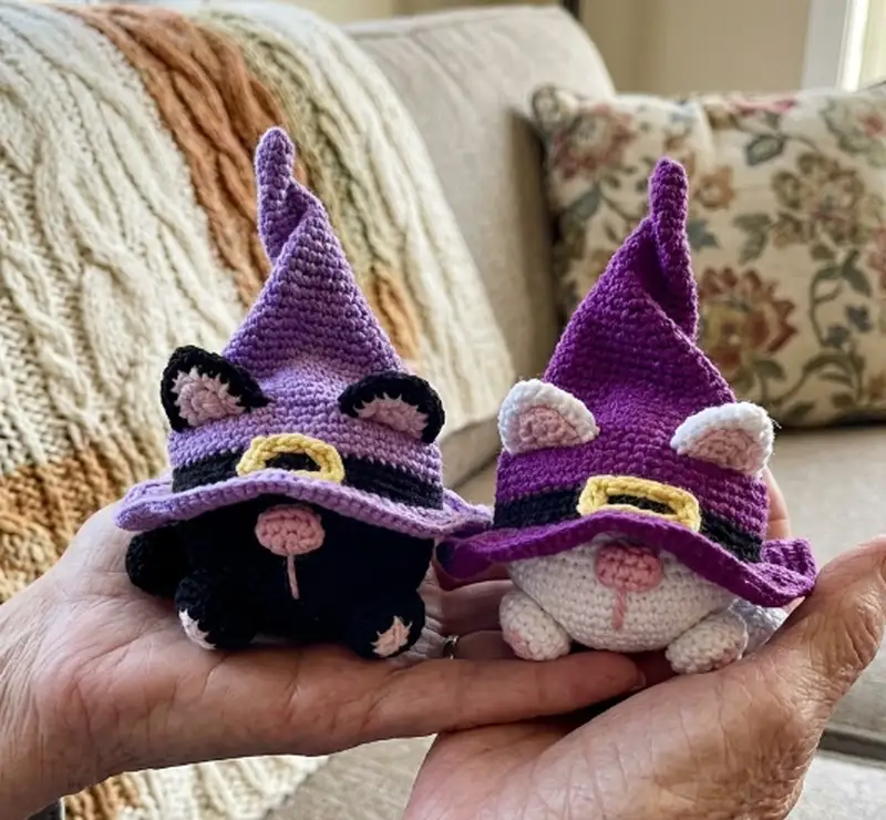 Complimentary Intermediate crochet pattern: Halloween cats Amigurumi Pattern - Simple to follow guide