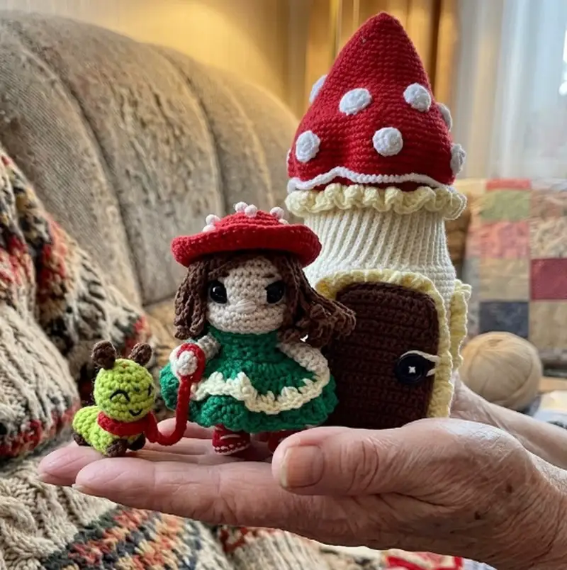 Quality crochet pattern: Amanita House Amigurumi Pattern - Intermediate level guide with complete instructions