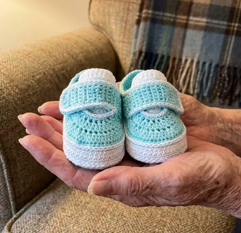 Complimentary Intermediate crochet pattern: Velcro sneakers Pattern - Simple to follow guide