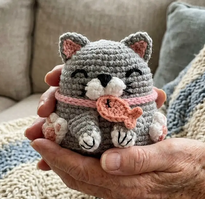 Complimentary Intermediate crochet pattern: Reversible Cat Amigurumi Pattern - Simple to follow guide