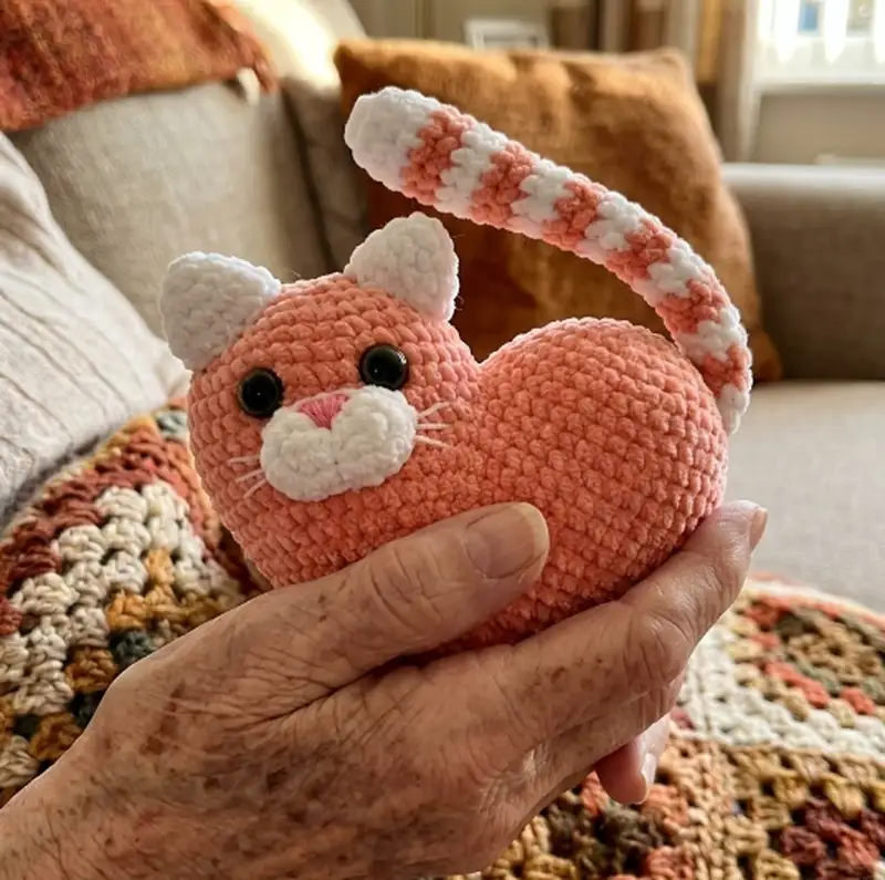 Quality crochet pattern: Heart Cat and Bunny Amigurumi Pattern - Intermediate level guide with complete instructions