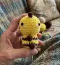Bee No Sew Amigurumi Pattern step 3 - details and accessories