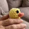 Daisy The Duck Amigurumi Pattern step 3 - details and accessories