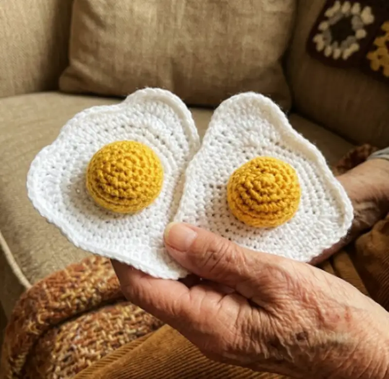 Complimentary Beginner Friendly crochet pattern: Fried Egg Amigurumi Pattern - Simple to follow guide