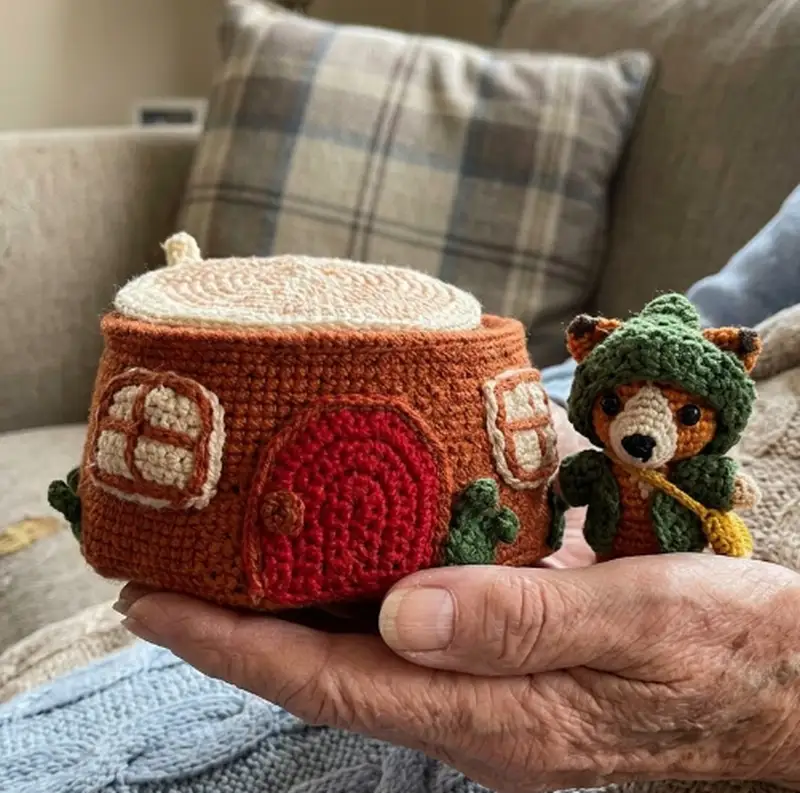 Quality crochet pattern: Mr. Fox and His House Amigurumi Pattern - Intermediate level guide with complete instructions