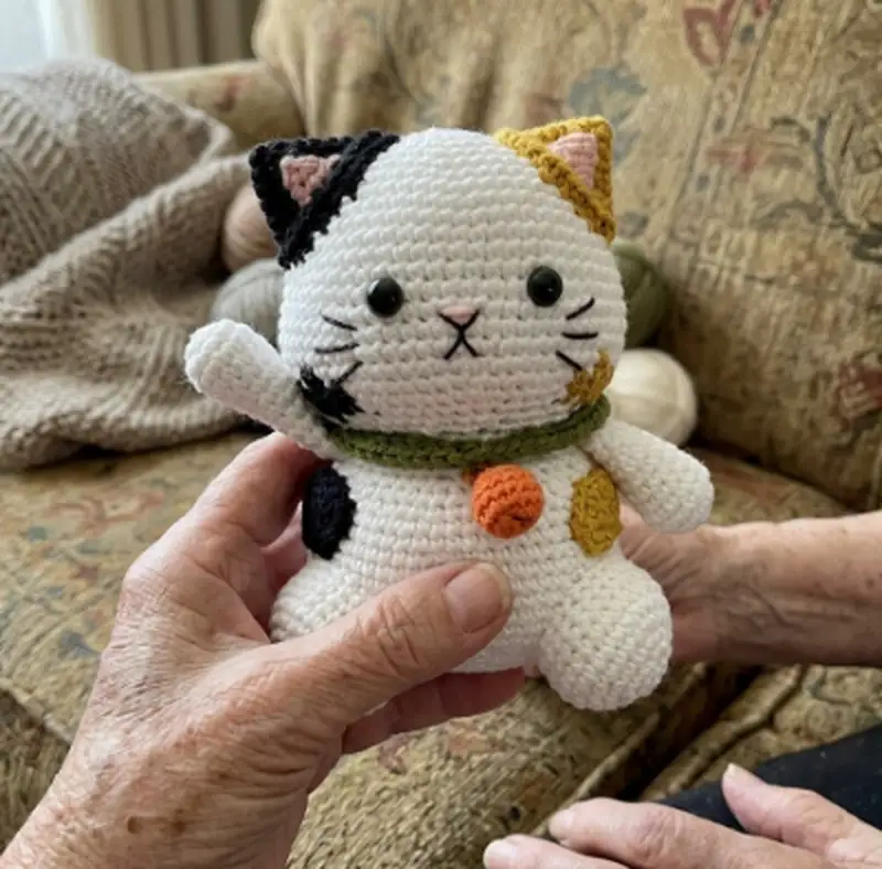 Quality crochet pattern: Lucky Cat Amigurumi Pattern - Intermediate level guide with complete instructions