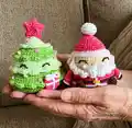 Reversible Christmas Amigurumi Pattern step 1 - construction progress