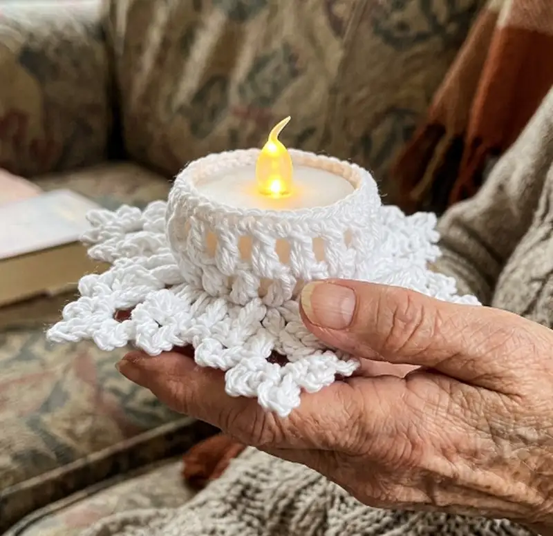 Complimentary Intermediate crochet pattern: LED Tealight Holder Let it Snow Pattern - Simple to follow guide