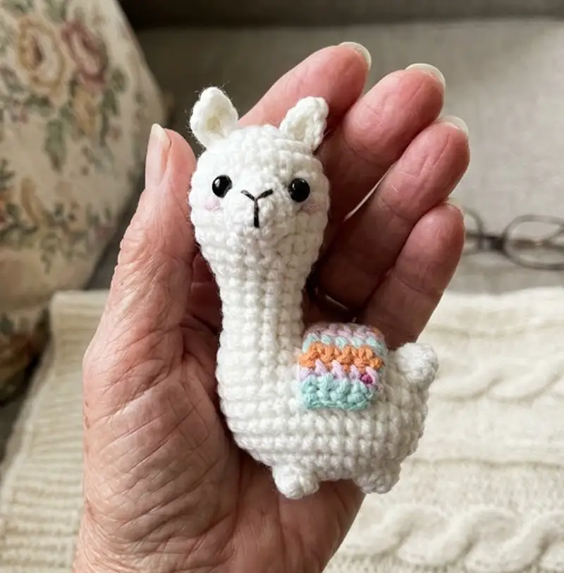 Quality crochet pattern: Llama No Sew Amigurumi Pattern - Intermediate level guide with complete instructions