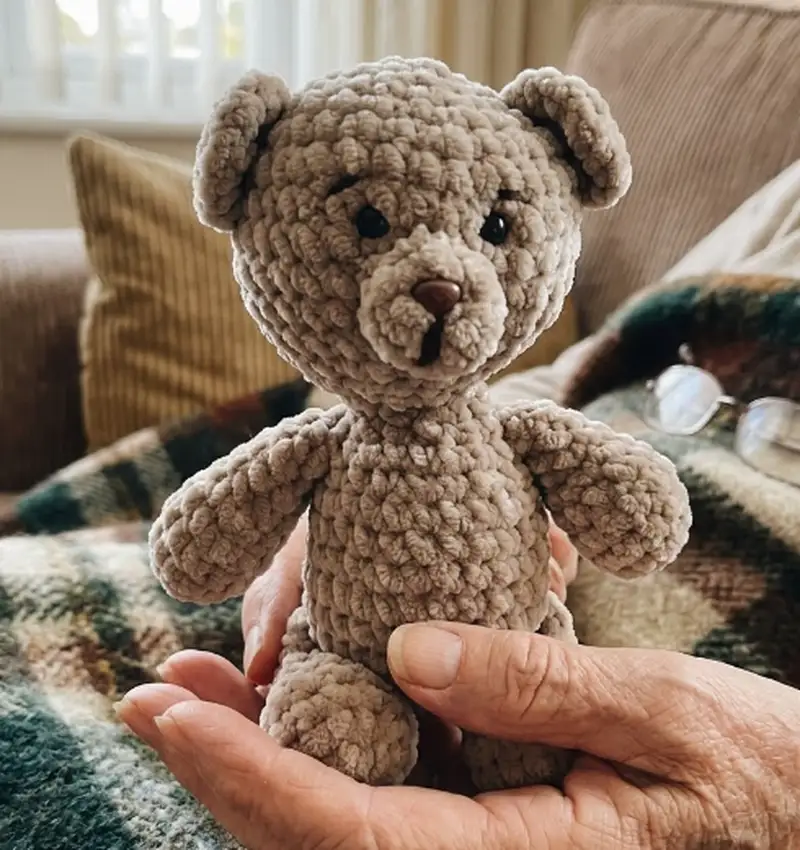 Quality crochet pattern: Disy the Bear Amigurumi Pattern - Intermediate level guide with complete instructions