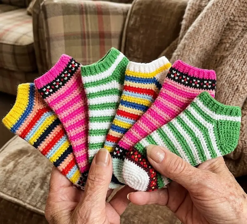 Complimentary Intermediate crochet pattern: Folk Flower Socks Pattern - Simple to follow guide