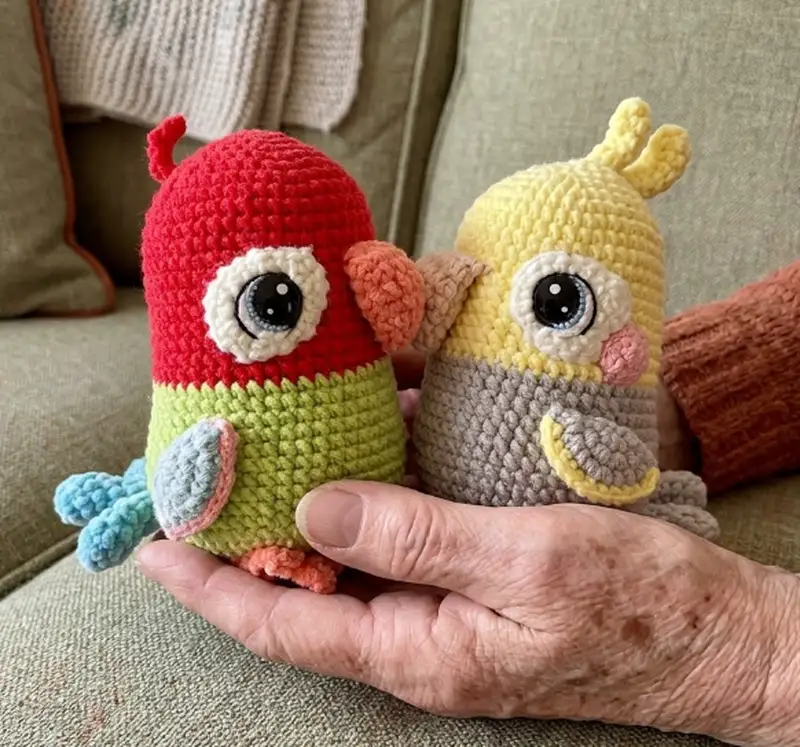 Quality crochet pattern: Lovebird and Parrot Amigurumi Pattern - Intermediate level guide with complete instructions
