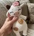 Cuddle me cow Amigurumi Pattern step 4 - final assembly and finishing