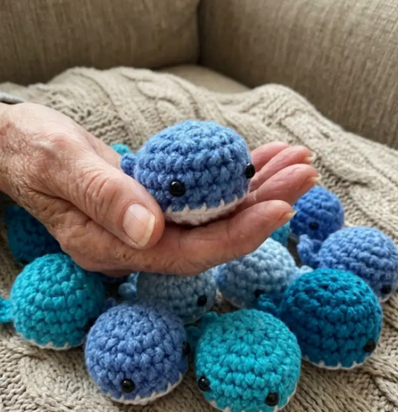Complimentary Beginner Friendly crochet pattern: Mini Whale Amigurumi Pattern - Simple to follow guide