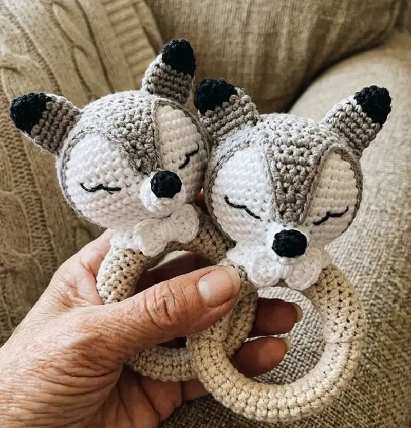 Complimentary Intermediate crochet pattern: rattle_wolf Amigurumi Pattern - Simple to follow guide