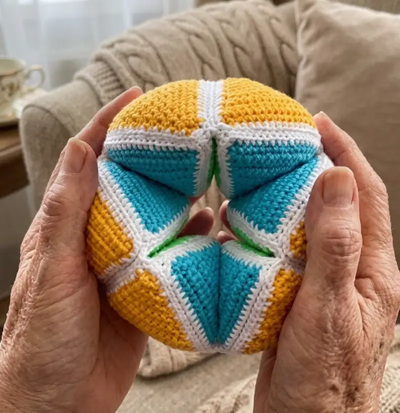 Complimentary Intermediate crochet pattern: Crochet Flexagon Amigurumi Pattern - Simple to follow guide