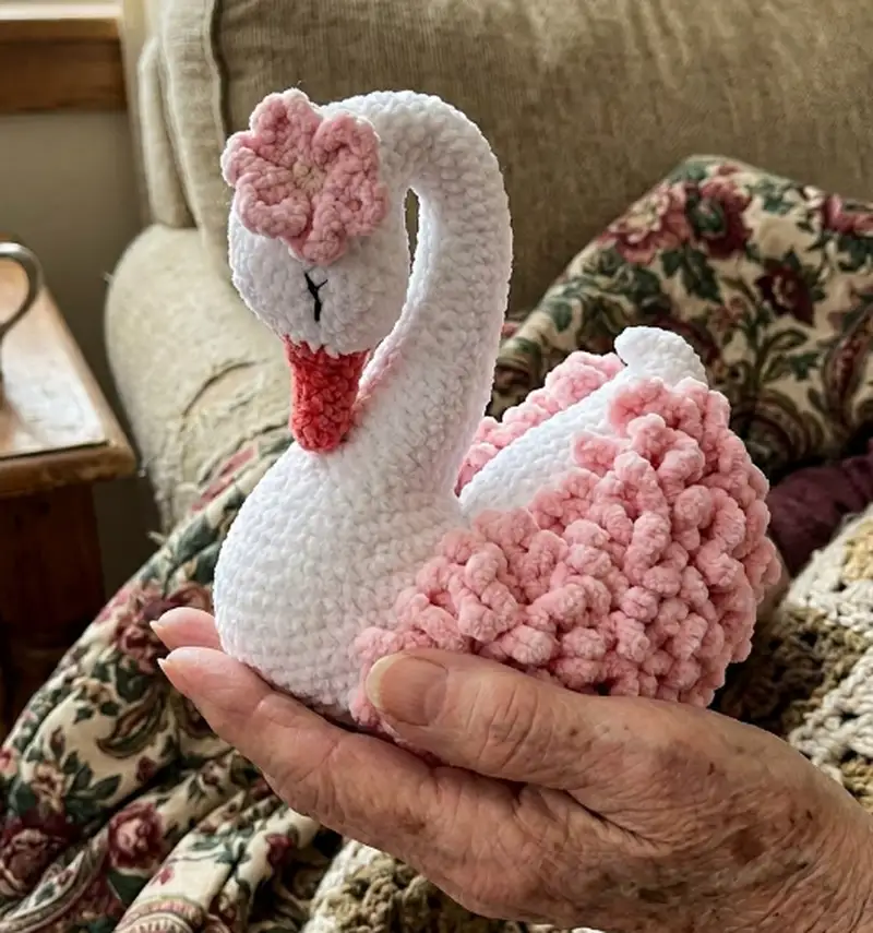 Complimentary Intermediate crochet pattern: Swan Amigurumi Pattern - Simple to follow guide
