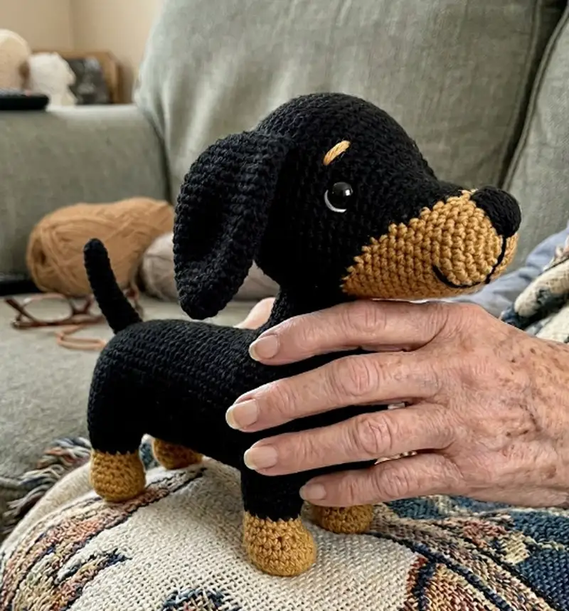 Quality crochet pattern: Yumi the Dachshund Bicolor Amigurumi Pattern - Intermediate level guide with complete instructions