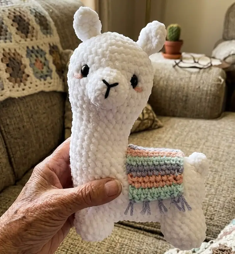 Quality crochet pattern: Layla the Llama Amigurumi Pattern - Intermediate level guide with complete instructions