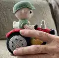 Farmer Teun and tractor Amigurumi Pattern step 3 - details and accessories
