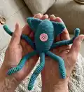 Squid Coraline Amigurumi Pattern step 4 - final assembly and finishing