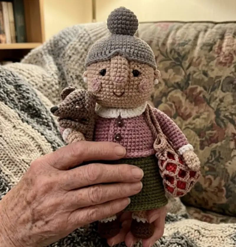 Complimentary Intermediate crochet pattern: Grandma Amigurumi Pattern - Simple to follow guide