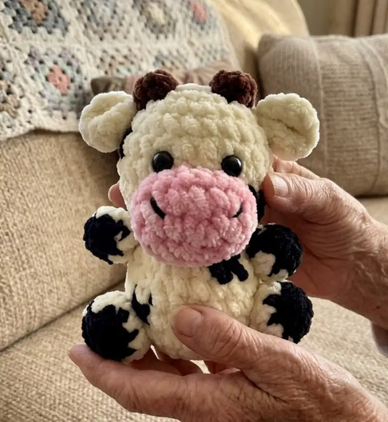 Quality crochet pattern: Keychain Cow Amigurumi Pattern - Beginner Friendly level guide with complete instructions